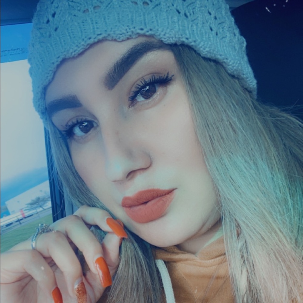 Meet your Posher, Ariana